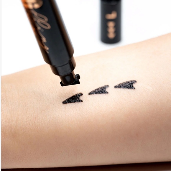 TRU GLUE WING FLING EYELINER STAMP - Picture 3 of 5